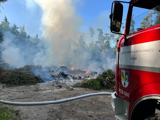 Požár zaměstnal dubenské hasiče na celý den