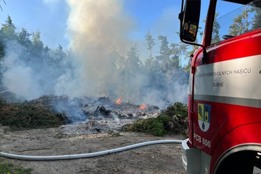 Požár zaměstnal dubenské hasiče na celý den